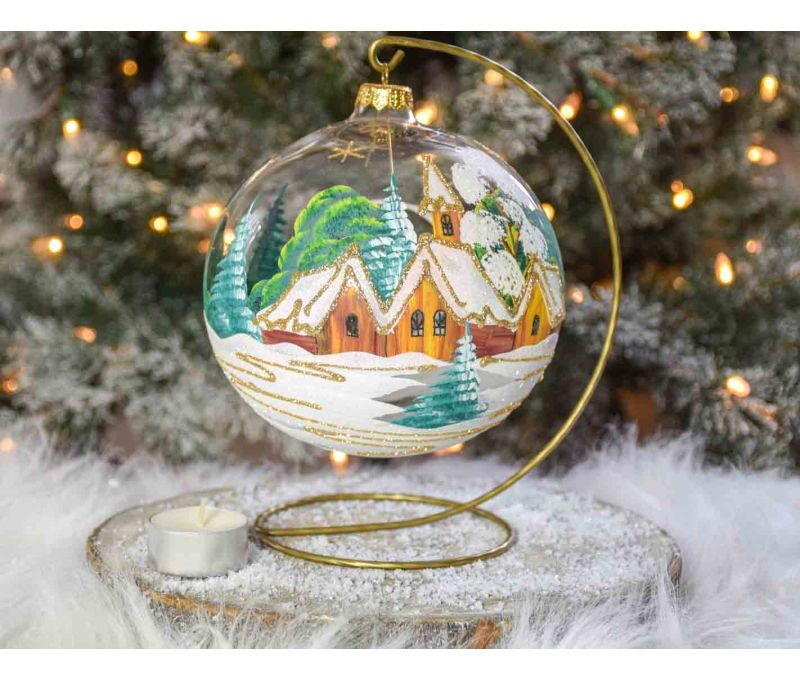 bougeoir de Noël grand boule de Noël 15cm diamètre, décors maisonnette dorée et sapins verts. Support inclus