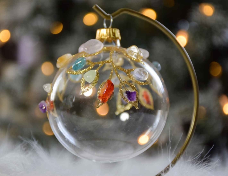 Boule de Noël transparente pierres semi-précieuses D 8cm