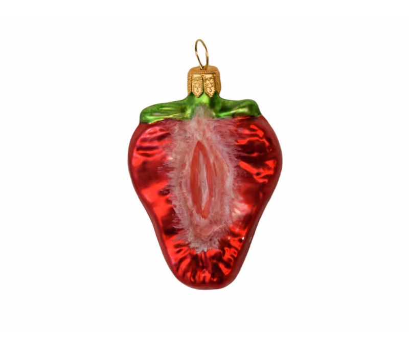Suspension Noël verre soufflé demi fraise rouge brillant chair rosée pépins sépales verts capuchon doré H8cm