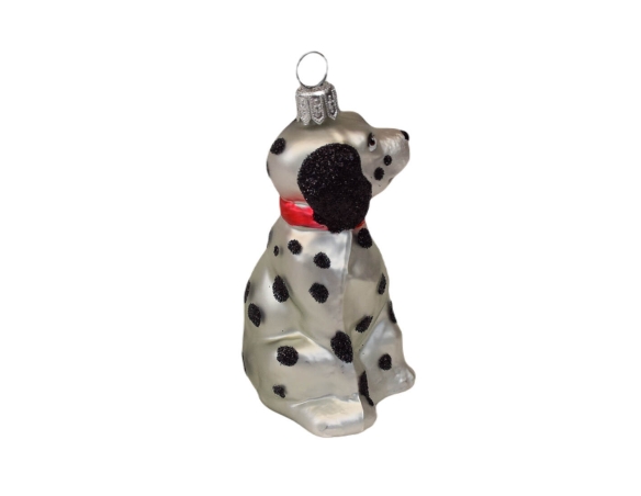 Suspension de Noël chien dalmatien blanc avec taches noires et collier rouge. Hauteur 9cm, en verre soufflé.