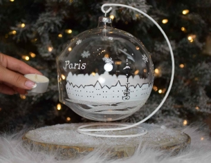 Grande boule de Noël photophore blanche et transparente en verre soufflé pour bougie. Décor Paris sous la neige blanc et noir.