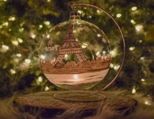 Grande boule de Noël photophore blanche et transparente en verre soufflé pour bougie. Décor Paris sous la neige blanc et noir.