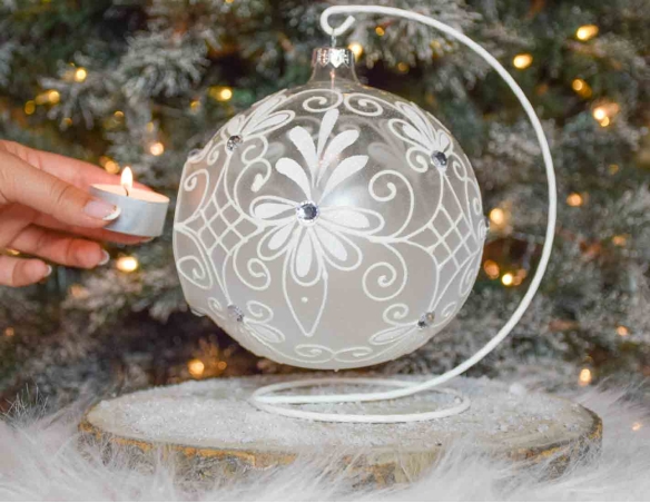 Boule de Noël en verre pour bougie décor baroque blanc avec support - ø 15cm