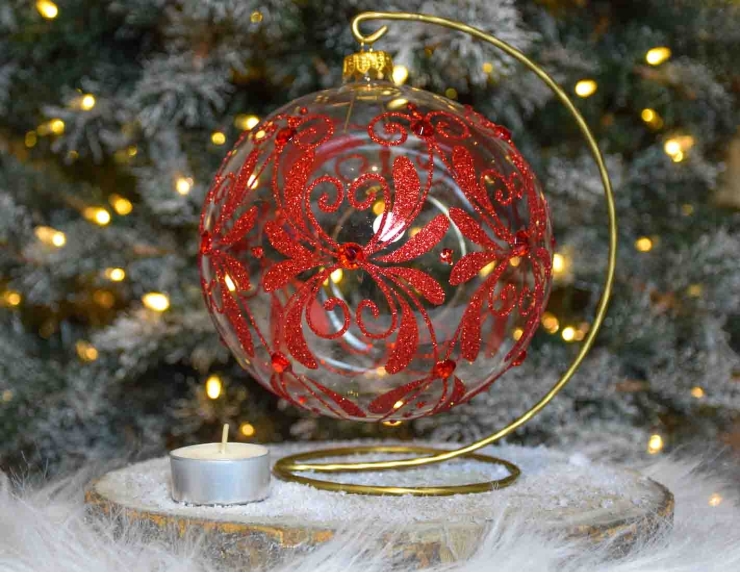 Grande boule de Noël bougeoir en verre soufflé et décorée à la main avec un décor floral rouge et recouvert de paillettes.
