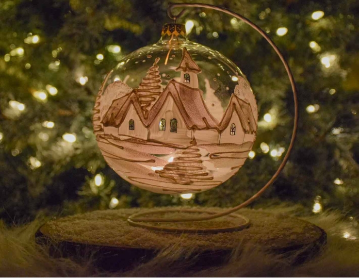 Grande boule de Noël blanche et transparente en verre soufflé pour bougie, décor village de Noël blanc. Bougeoir de Noël.