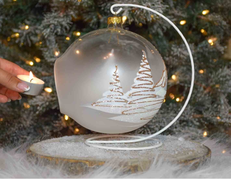 boule de Noël photophore verre soufflé village blanc et doré. Bougeoir de Noël pour bougie. Support inclus boule de Noël photophore verre soufflé village blanc et doré. Bougeoir de Noël pour bougie. Support inclus