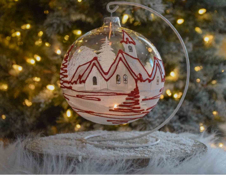 Bougeoir de Noël, grand photophore village rouge et blanc verre D 15cm avec support Bougeoir de Noël, grand photophore village rouge et blanc verre D 15cm avec support