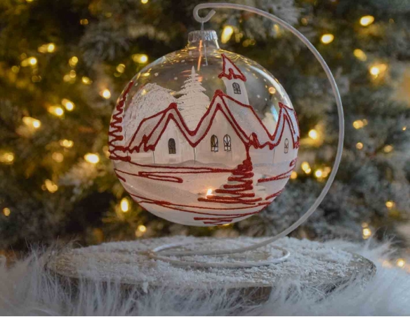 Bougeoir de Noël, grand photophore village rouge et blanc verre D 15cm avec support
