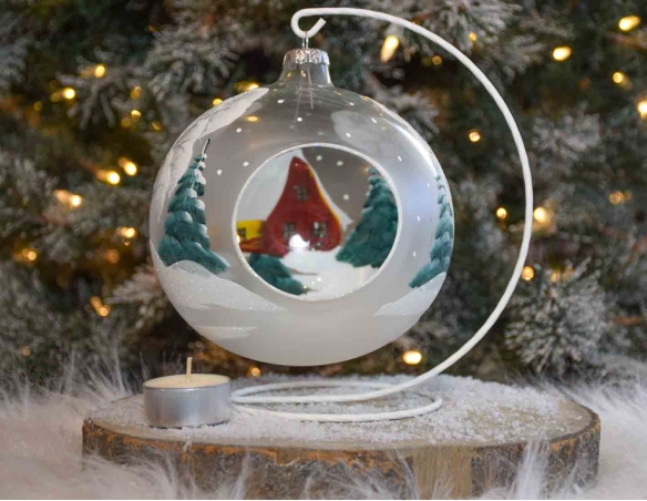 Boule de Noël bougeoir en verre décor chalet en bois enneigé - support inclus - ø 15cm