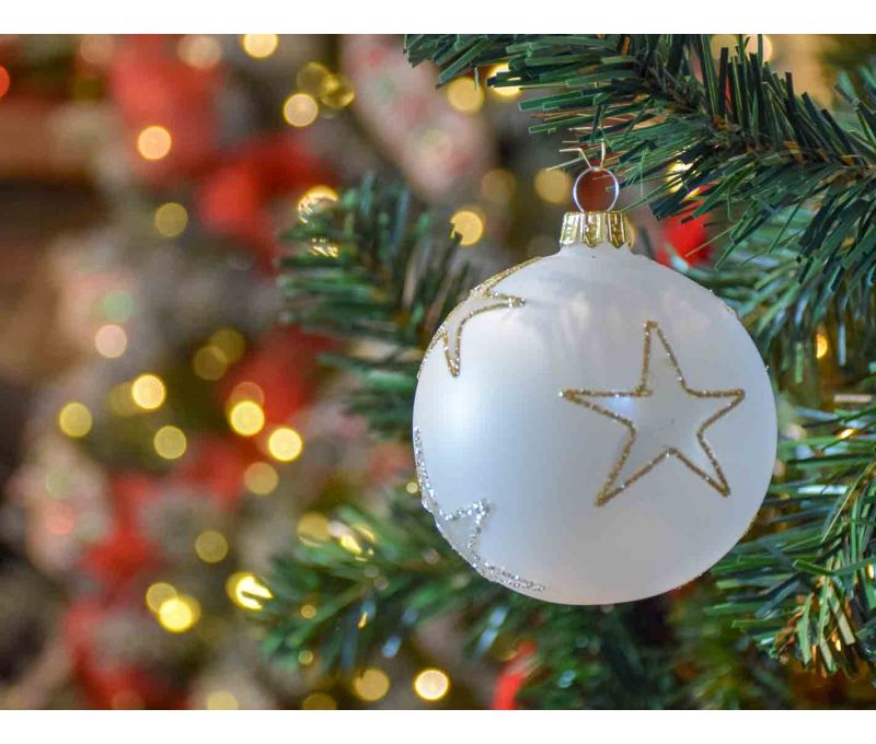 Boule de Noël blanc mat étoiles D8cm