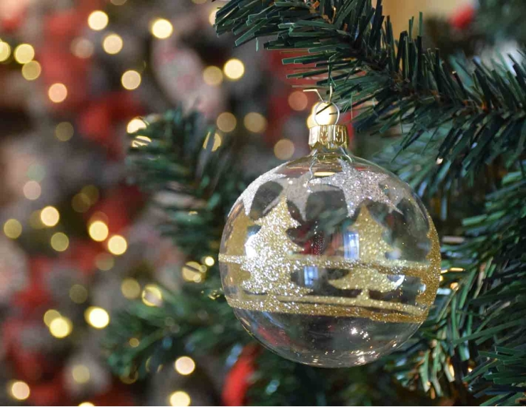 Boule de Noël transparente sapins dorés D8cm