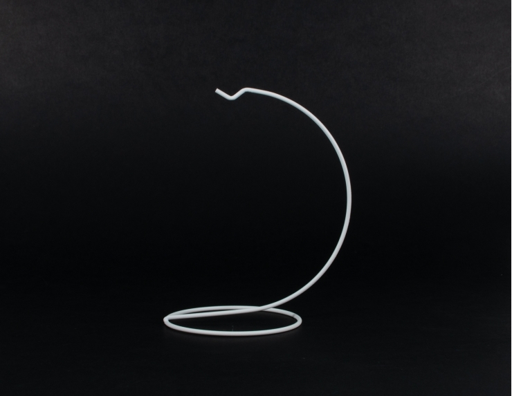 Support pour boule de noël blanc pour boule de Noël de 12cm de diamètre. Hauteur du support 14cm.