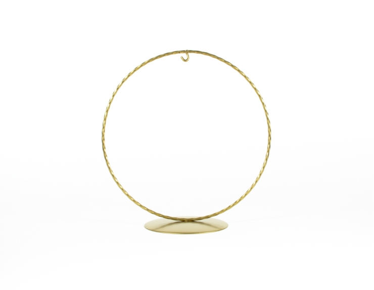 Support pour boule de Noël en forme de cercle, métal doré, pour boule de Noël de 12cm de diamètre. Hauteur du support : 15cm.