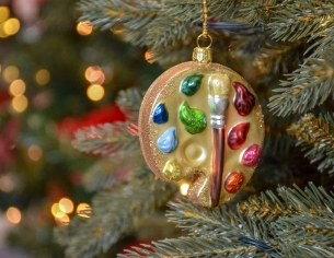 Boule de Noël originale palette de peintre avec son pinceau, verre soufflé Hauteur 10cm. Made in Europe