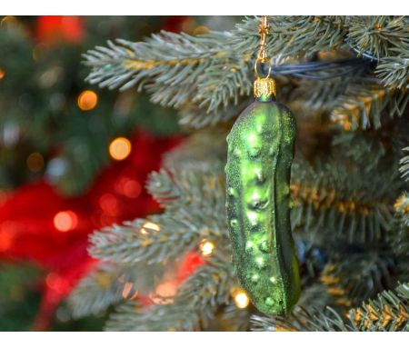 Suspension de Noël cornichon en verre soufflé, décoré à la main. Hauteur : 11cm