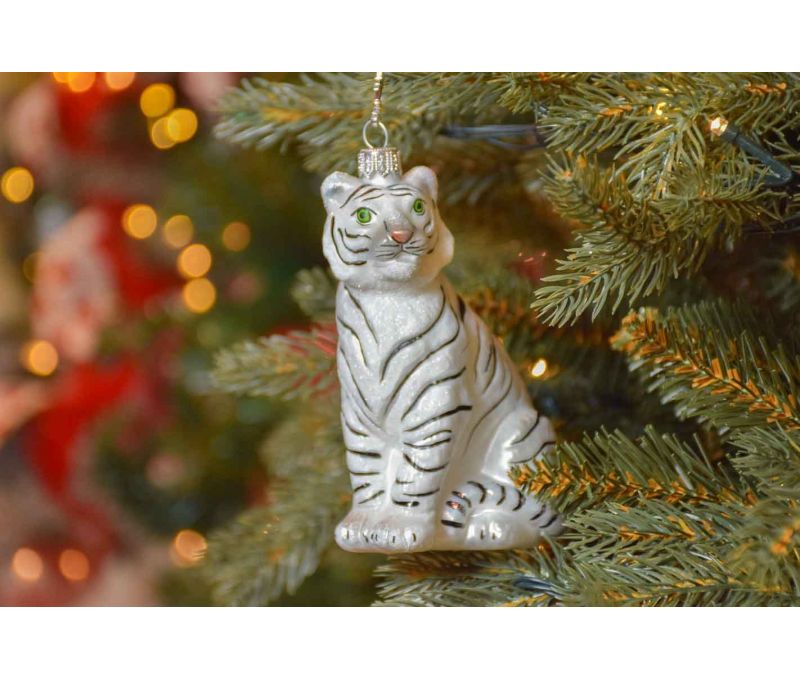 Suspension Noël verre soufflé tigre blanc rayures noires yeux verts assis peint à la main H12cm