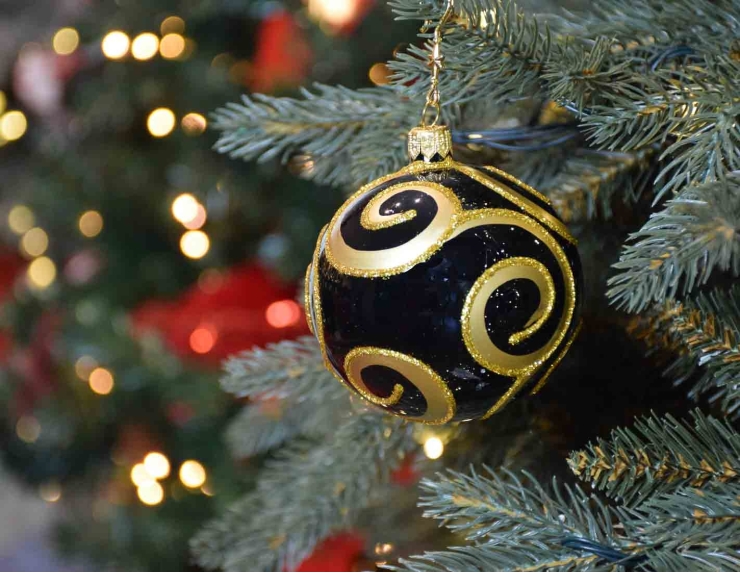 Boule de Noël noire spirale dorées D 8cm