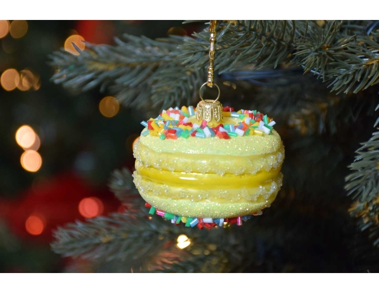 Suspension de Noël macaron jaune, verre soufflé. Made in Europe, hauteur : 6cm