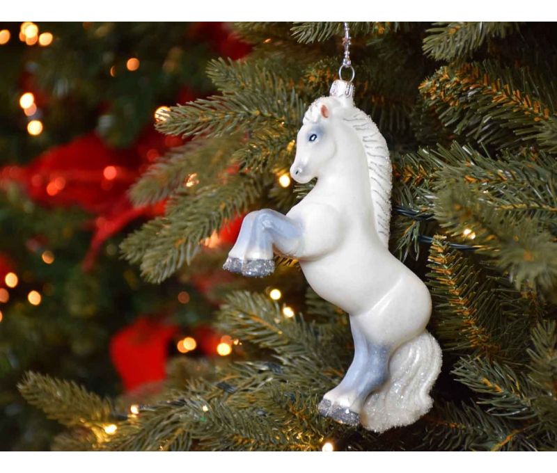Suspension de Noël verre soufflé cheval blanc cabré crinière argentée sabots pailletés décorée main H18cm