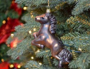Déco de Noël pour sapin cheval brun au galop, verre soufflé et décoré à la main. Made in Europe, Hauteur : 16cm.