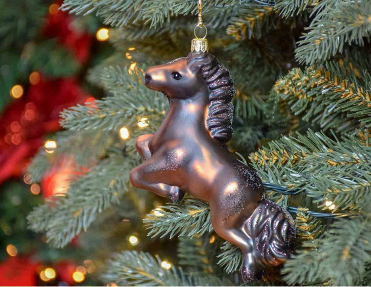 Déco de Noël pour sapin cheval brun au galop, verre soufflé et décoré à la main. Made in Europe, Hauteur : 16cm.