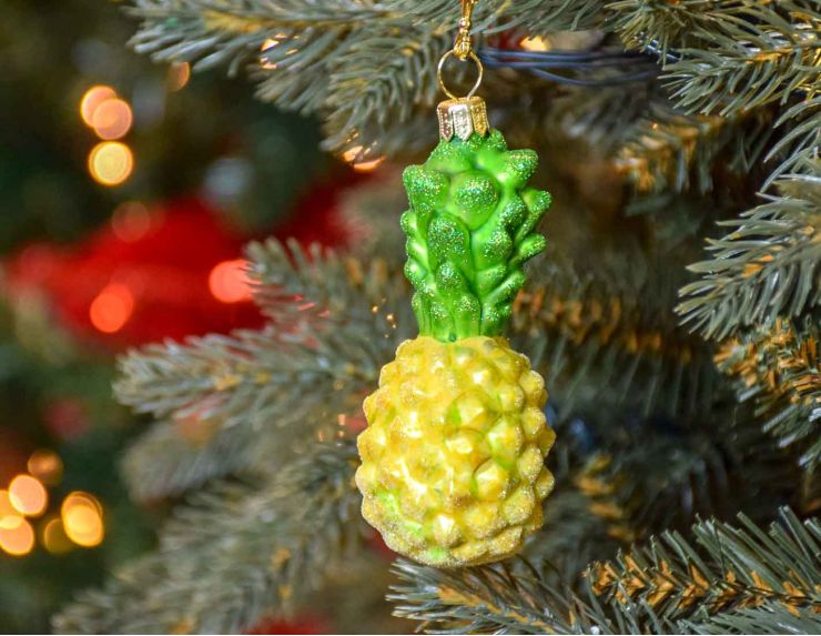 Boule de Noël ananas en verre soufflé, jaune et vert pour suspendre à votre sapin. Made in Europe. Hauteur 10cm.