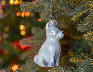 Suspension de Noël originale chien bulldog français blanc en verre souffle et peint à la main. Hauteur : 10cm