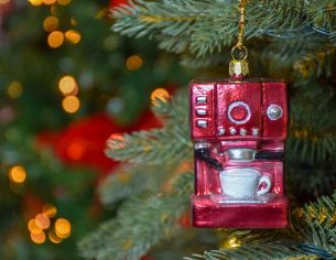 Suspension de Noël originale en forme de machine à café vintage bordeaux en verre soufflé pour sapin de Noël.