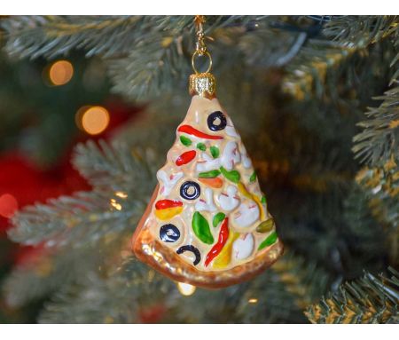 Boule de Noël originale part de pizza en verre soufflé, décoré à la main.
Hauteur : 8cm