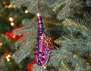 Suspension de Noël saxophone bordeaux pour sapin de Noël, verre soufflé. Détails peints à la main.
Hauteur : 14cm
