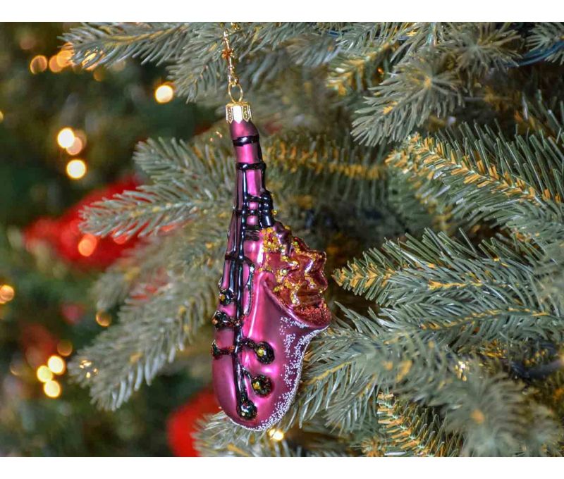 Suspension de Noël saxophone bordeaux pour sapin de Noël, verre soufflé. Détails peints à la main.
Hauteur : 14cm