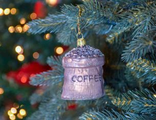 Suspension de Noël originale sac de café en verre soufflé, décoré à la main. Décoration pour sapin de Noël. Hauteur : 8cm