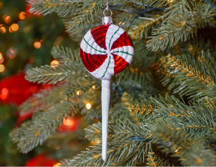 Suspension de Noël sucette blanche et rouge en verre soufflé pour décorer votre sapin de Noël. Made in Europe