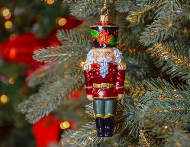 Suspension de Noël casse-noisette rouge et vert en verre soufflé, décoré à la main. Made in Europe