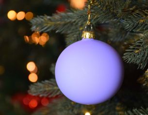 Boule de Noël mauve clair mat en verre.
Diamètre : 8cm