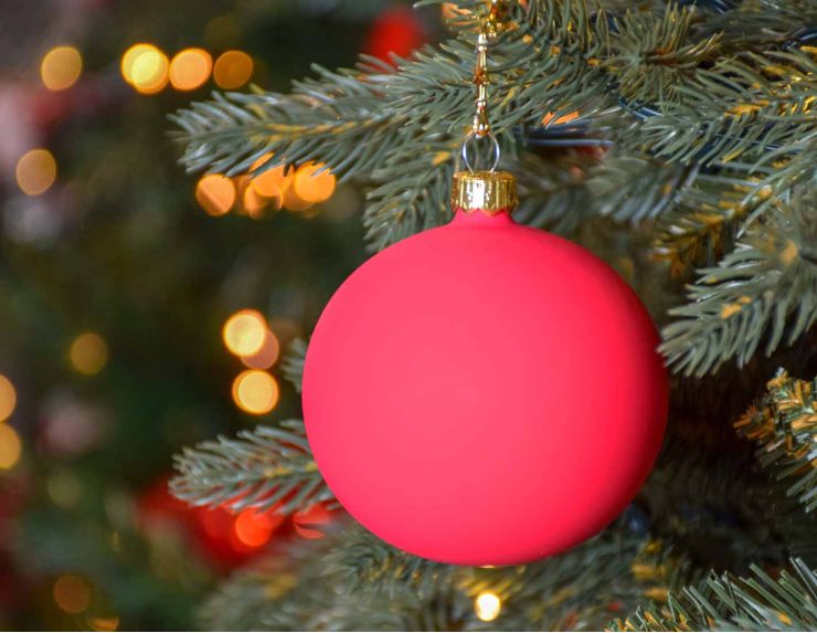 Boule de Noël rouge mat en verre. Diamètre : 8cm