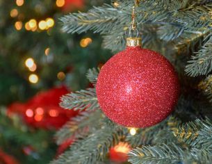 Boule de Noël rouge pailleté D8cm