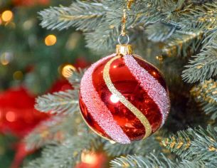 Boule de Noël rouge brillante lignes dorées D8cm