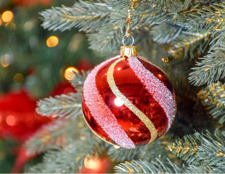 Boule de Noël rouge brillante lignes dorées D8cm