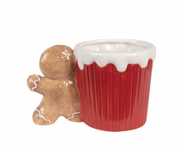 Mug de Noël rouge avec bonbons et anse en forme de pain d'épice.