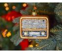 See slide Boule de Noël originale radio vintage en verre soufflé et décorée à la main.