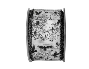 Large ruban pour Halloween blanc avec des corbeaux. 

Fil de fer intégré sur les côtés pour utilisation facile.