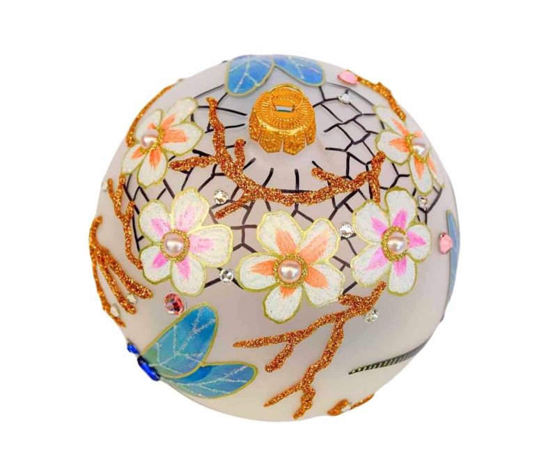 Boule Noël verre soufflé blanc mat libellules irisées fleurs roses en relief perles vraies 25 cristaux Preciosa Ø12cm