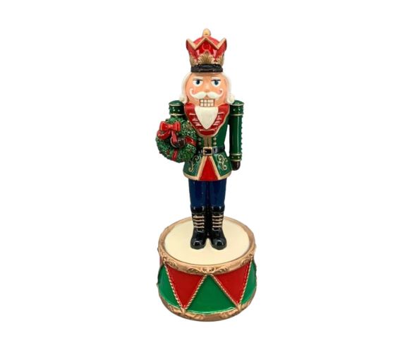 Boîte à musique résine casse-noisette veste verte couronne rouge couronne houx socle tambour rouge vert H22cm