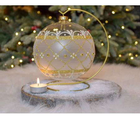 Grande boule de Noël photophore en verre soufflé décor doré avec des perles.