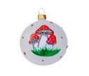 Voir la slide Boule de Noël blanche en verre avec décors champignons rouges à pois blancs. 

Diamètre : 8cm