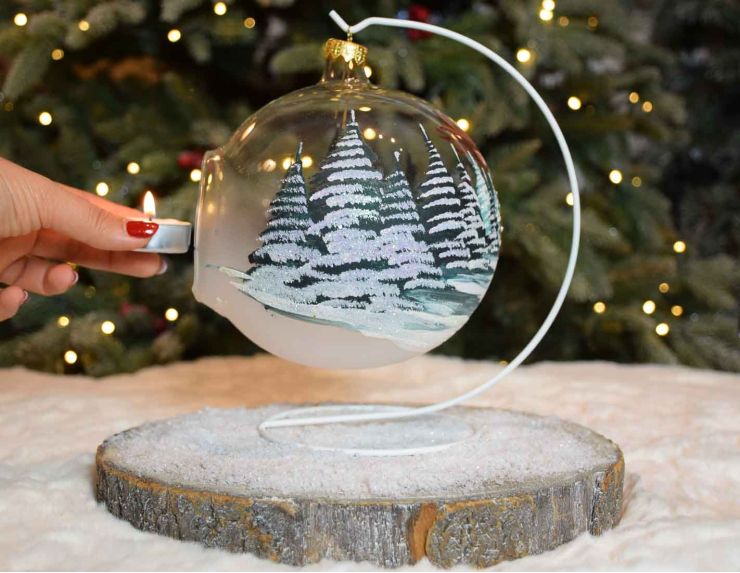 Grande boule de Noël photophore en verre soufflé décor renne avec couronne de Noël.