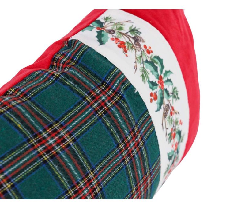 Coussin de Noël tartan vert et bande de houx. Une touche traditionnelle et naturelle pour une déco chaleureuse.