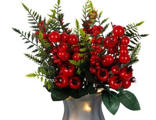Tige décorative de 29 cm avec baies rouges brillantes, feuillage vert et branchages de sapin.