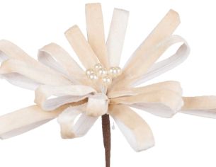 Fleur bow crème en velours doux, ornée de perles nacrées.